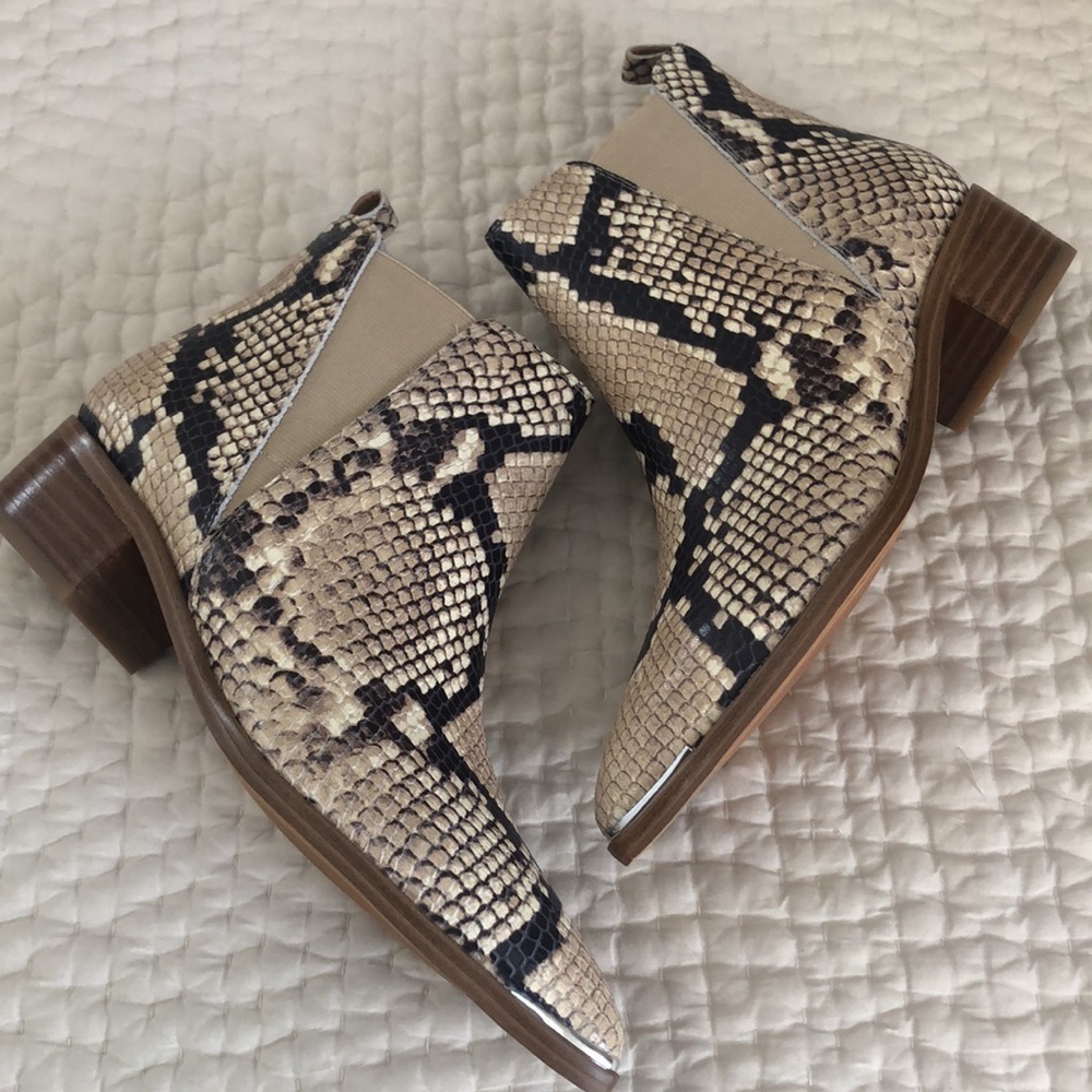 Marc Fisher Yale Chelsea Snake Print Leather Bootie Size 6 NWT - Picture 4 of 16